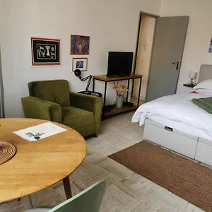 Calme Et Tres Lumineux, Au Pied De Notre Dame De La Garde Apartment